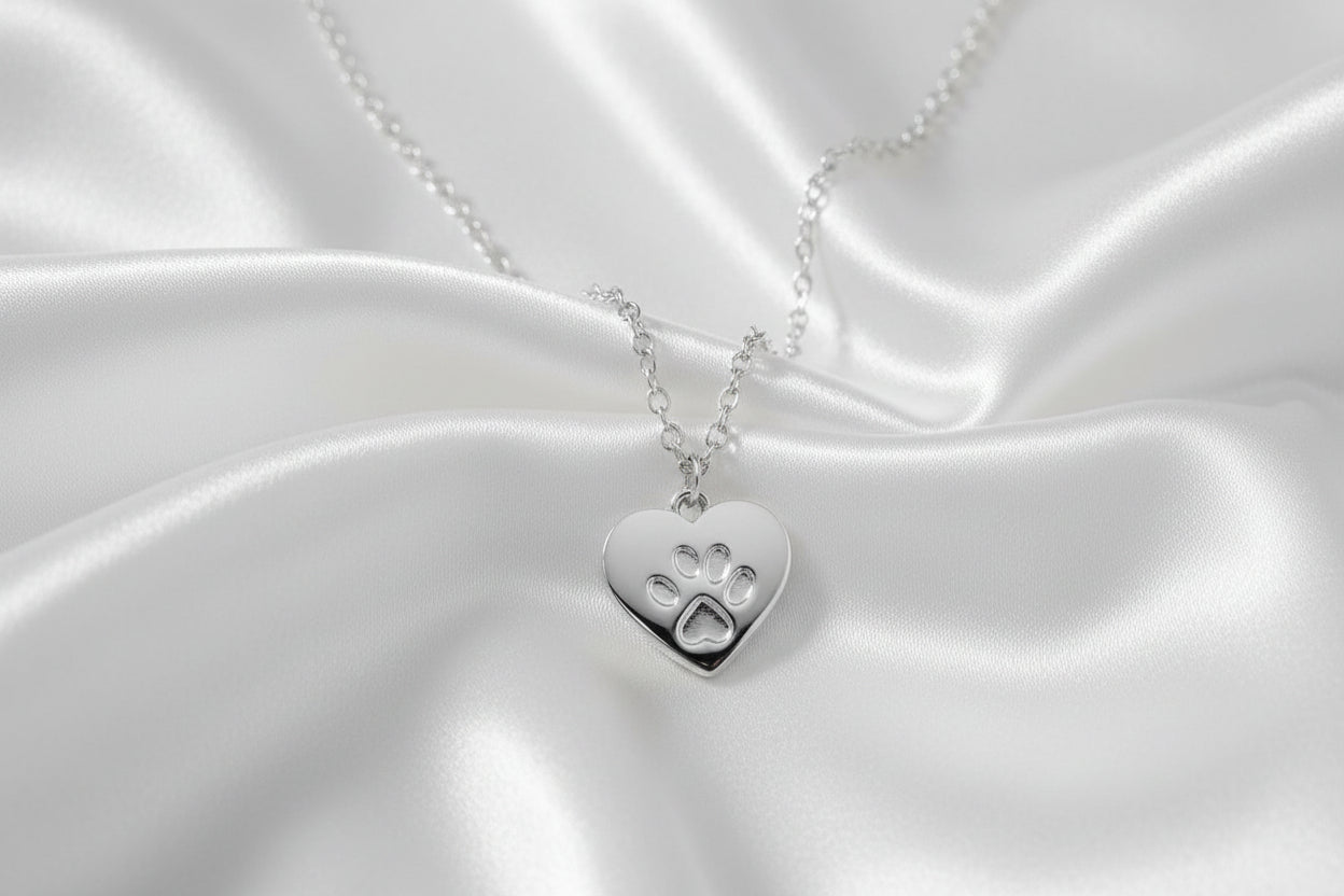Collar corazon y huella