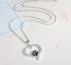 Collar con Colgante de Corazón y Huella de Perro