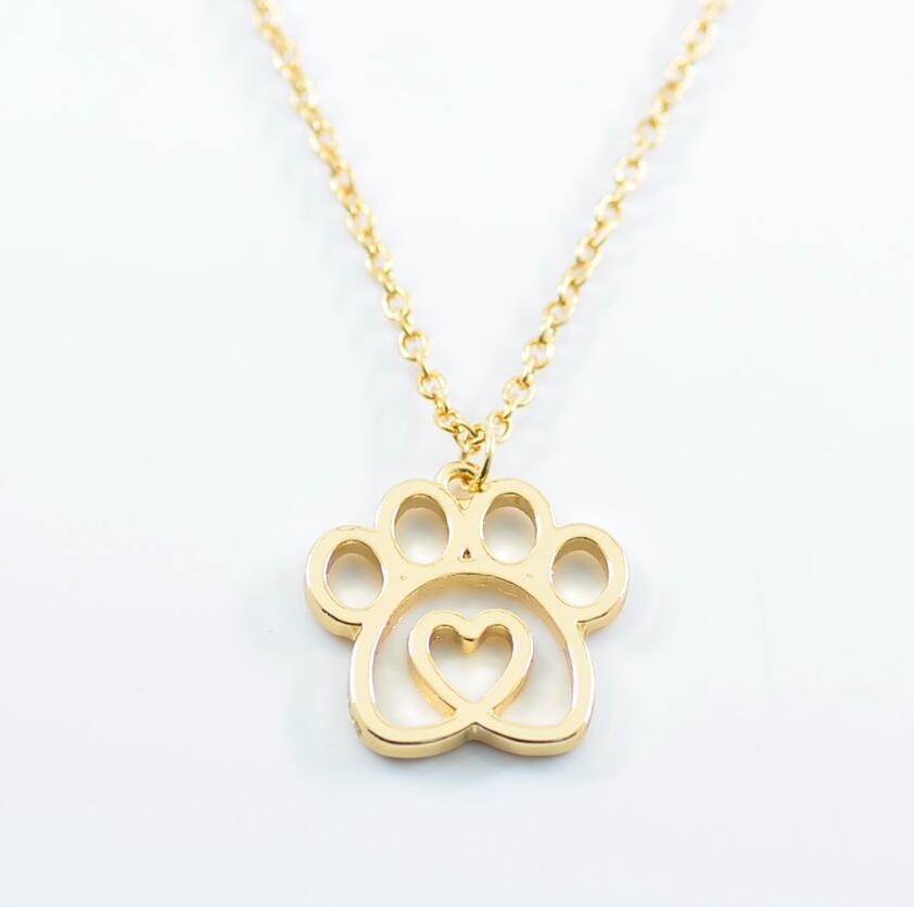 Collar "Corazón y Huella" con Diseño Calado