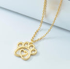 Collar "Corazón y Huella" con Diseño Calado