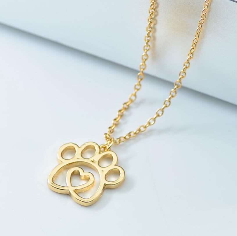 Collar "Corazón y Huella" con Diseño Calado