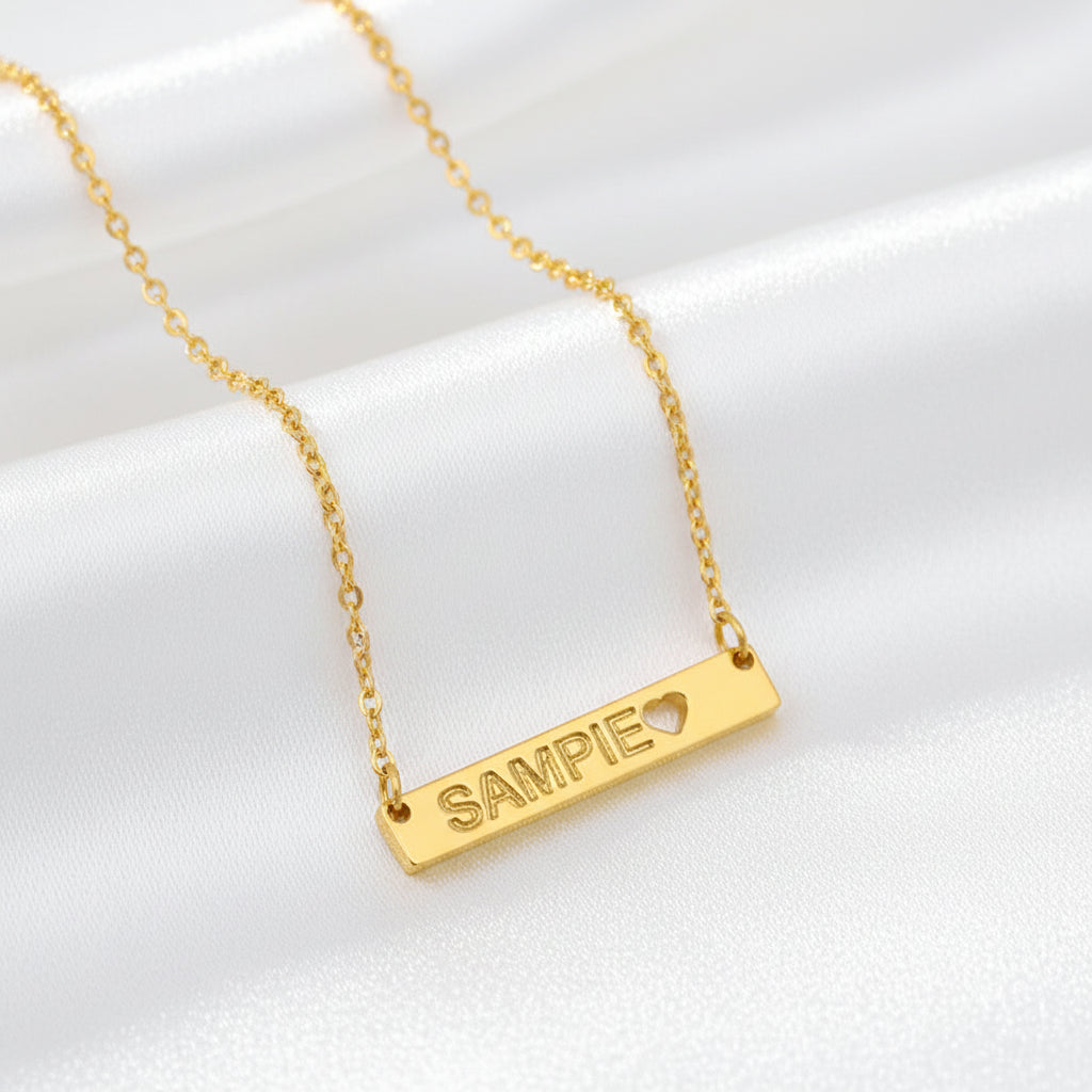 Collar de Placa Cuadrada con Corazón Calado Personalizable