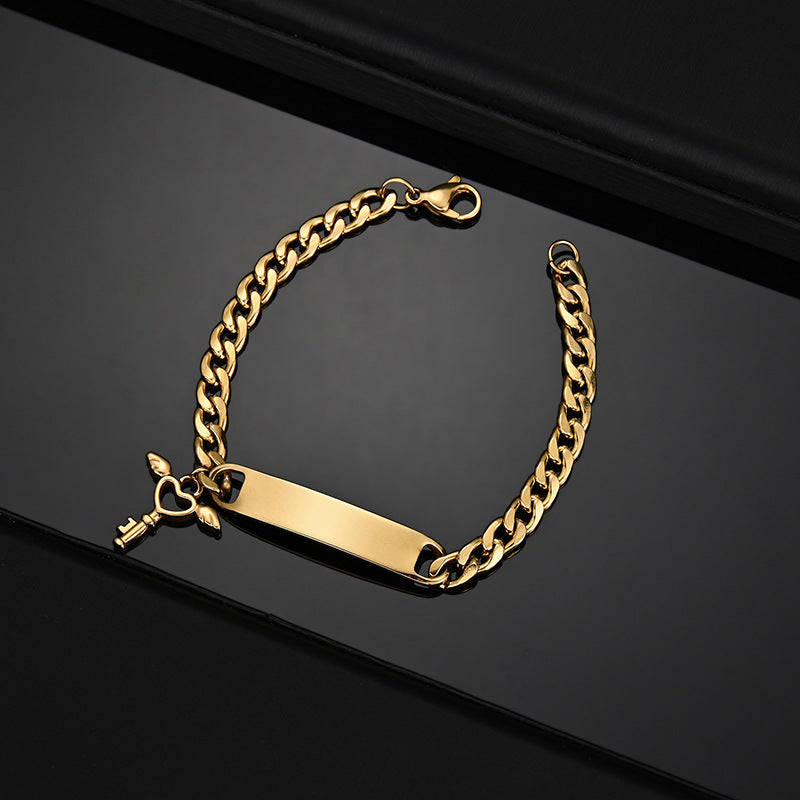 Brazalete dorado con placa grabada y nombre de perro — pulsera personalizada de acero para dueños de mascotas
