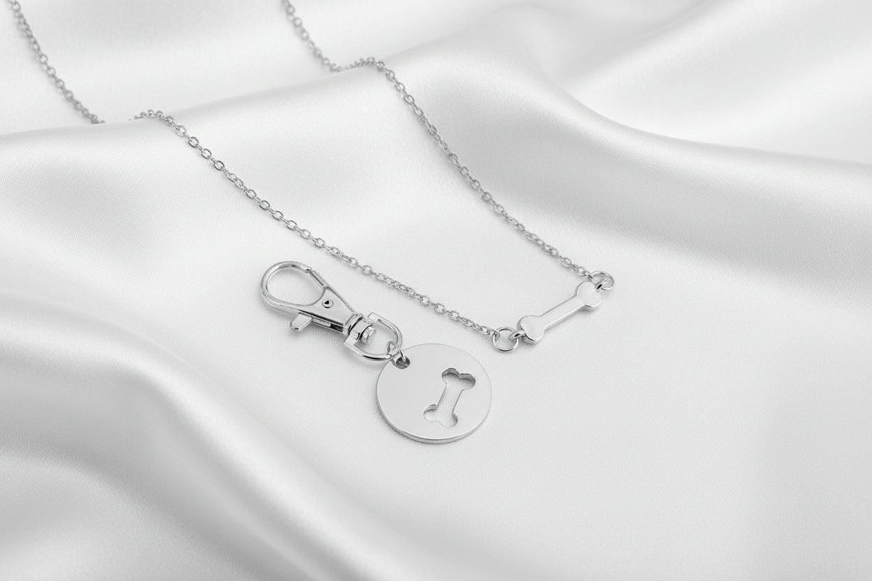 Set de Collar y Llavero con Diseño de Hueso