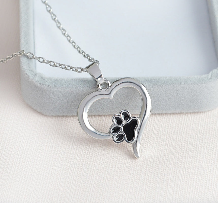 Collar con Colgante de Corazón y Huella de Perro