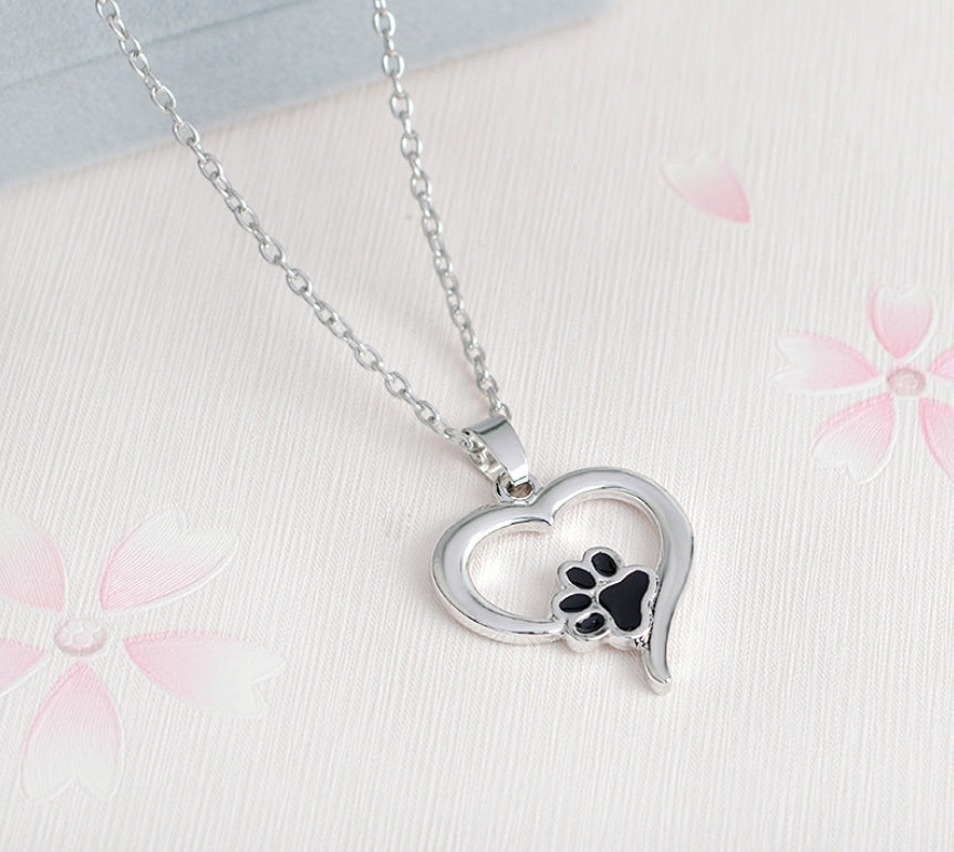 Collar con Colgante de Corazón y Huella de Perro