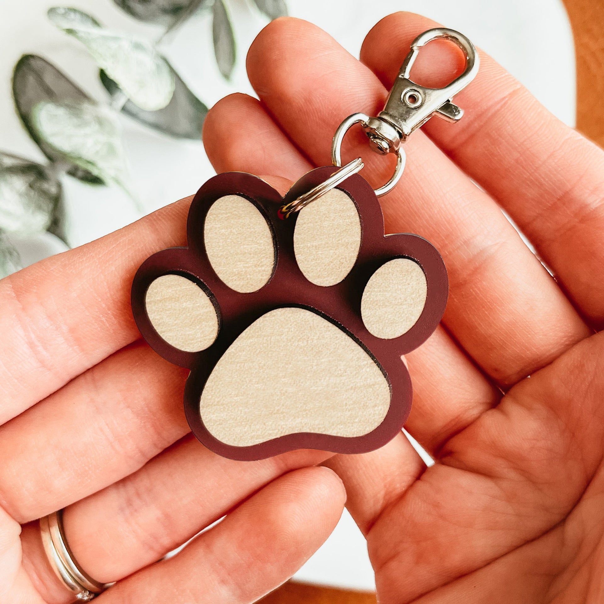 Llavero Artesanal de Madera con Huella Canina