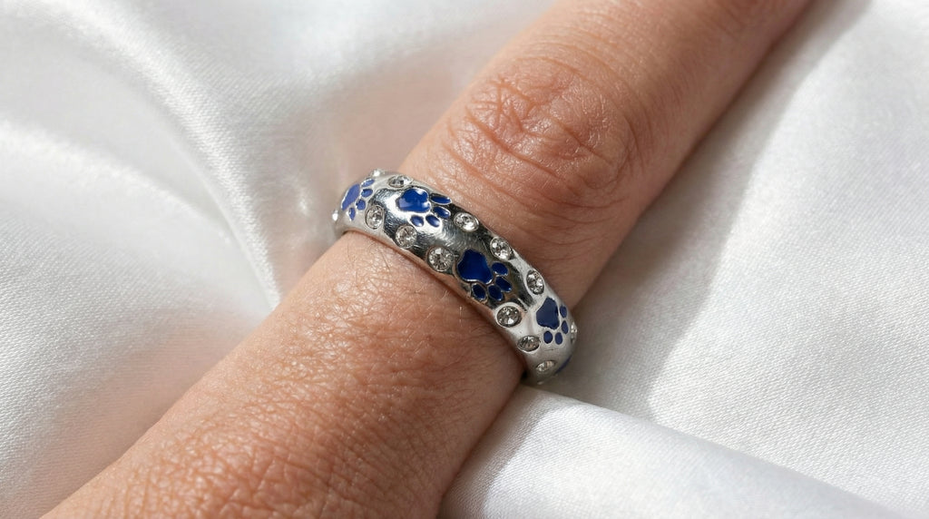 Anillo Sentimiento Canino con Huellas y Cristales