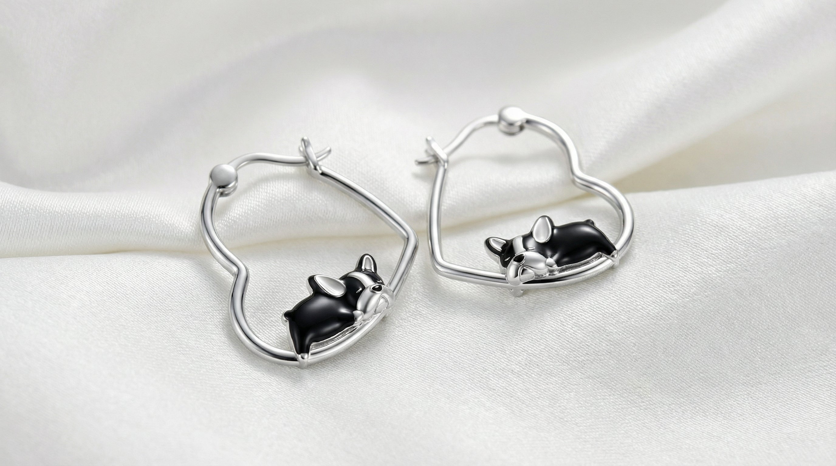 Pendientes "Corazón y Huella" con Diseño Calado