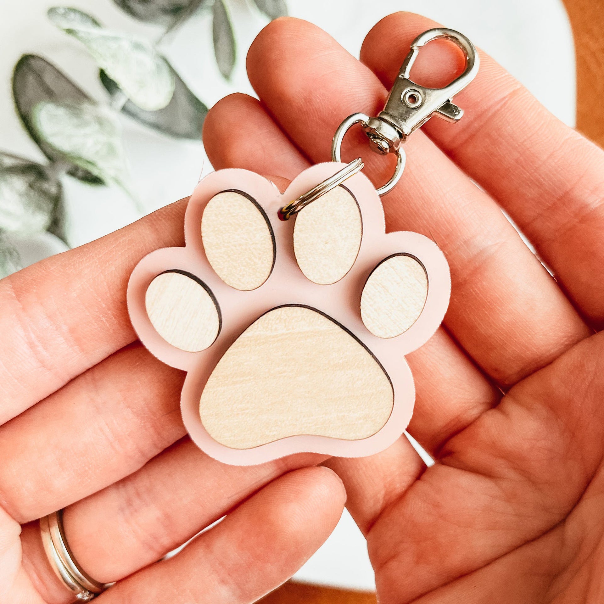 Llavero Artesanal de Madera con Huella Canina